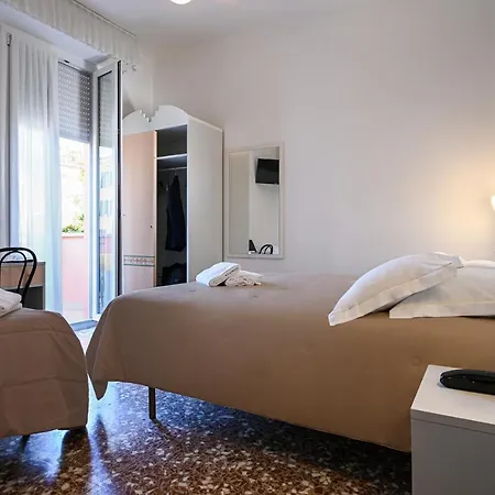 Szálloda Amadei Blumen Pesaro