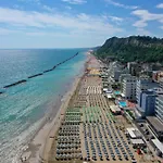 Amadei Blumen Hotel 3*