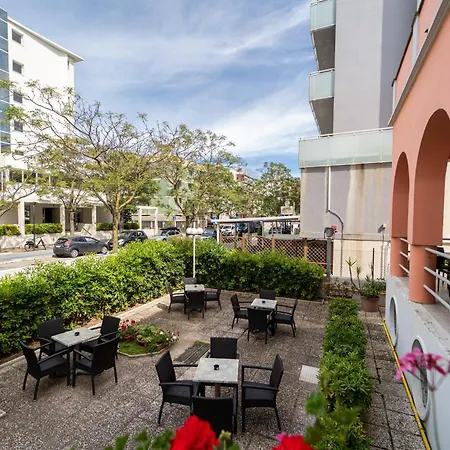 Hotel Amadei Blumen