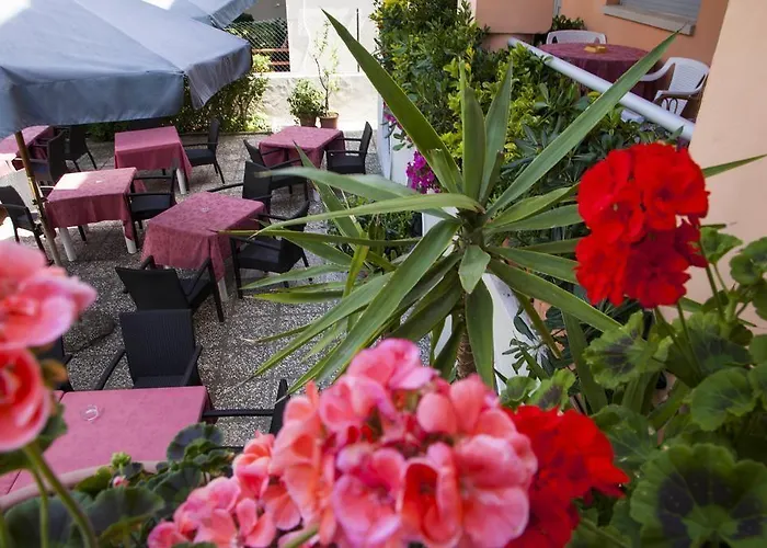 Amadei Blumen Ξενοδοχείο Πέζαρο