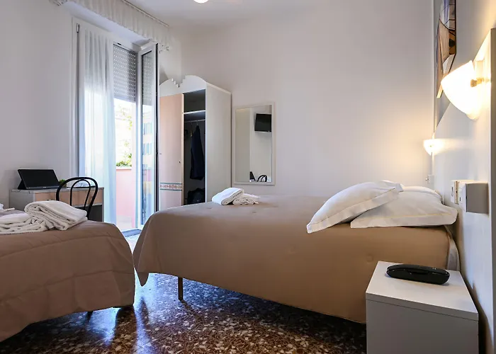 Amadei Blumen Ξενοδοχείο Πέζαρο